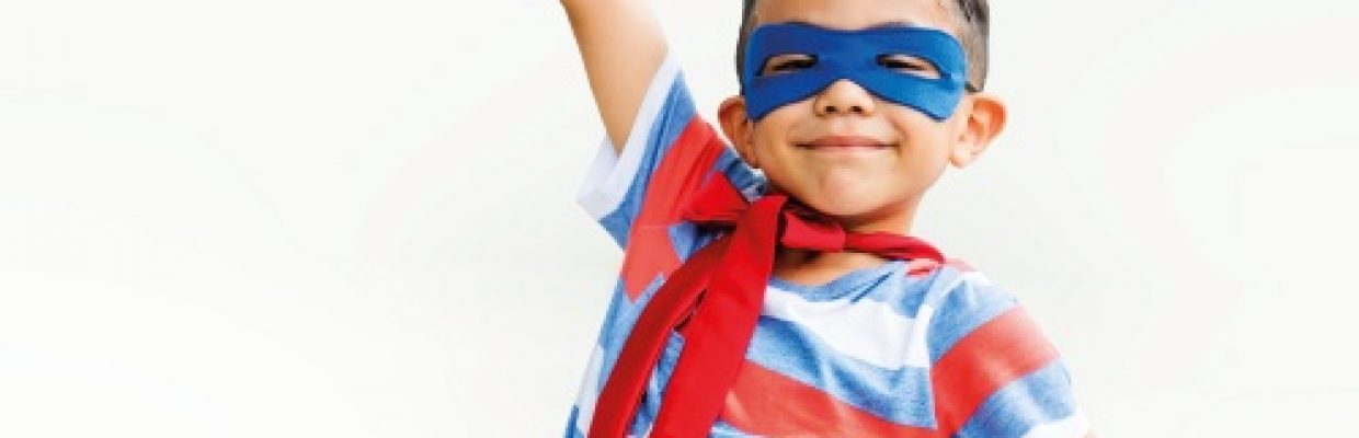 Flaconetes infantis - Criança vestida de super herói